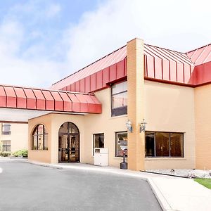 Days Inn & Suites By Wyndham Kalamazoo